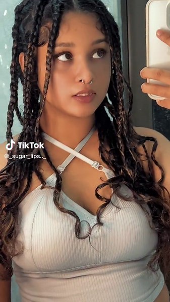 Girl's Scout Cookies: Sweet Treats and Selfies