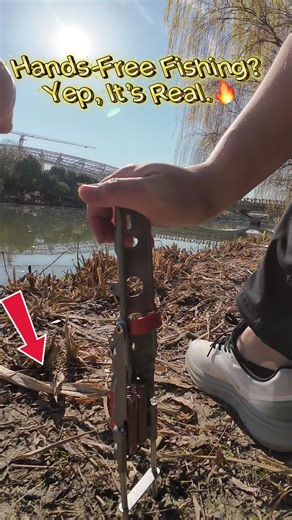 Blink once and it’s already hooked. That’s the power of an automatic spring rod holder. #AutoRodHolder #FishingHack #FishingLife #OutdoorGear #videowave