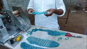 یہ مشین اب پاکستان میں بن رہی ھے۔ جو لوگ گولی ٹافی خود سے تیار کرنا چاہتے ھیں ان کے لئے ٹریننگ کا بھی انتظام کیا گیا ھے۔ یہ ٹریننگ بالکل فری ھے۔ اس ٹریننگ میں گولی ٹافی بنانے کے لئے استعمال ھونے والے تمام اجزاء، اور کینڈی بنانے کا مکمل طریقہ سکھایا جاتا ھے۔ نمبر ٹائیٹل میں موجود ھے رابطہ کر سکتے ھیں۔03000341447 | Start Karobar