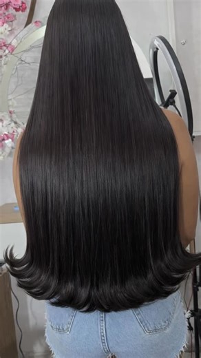 MH | Cabelo Humano| Mega hair on Instagram: "〰️ Pacote com 200 gr 〰️ 〰️ 2.399 ponto ou invisible Cabelo longo, volumoso e com pontas perfeitas ✨ O mega hair transforma não só o visual, mas a autoestima também! 🤍 Quer sair do curto ao longo dos sonhos em poucas horas? Agende seu horário e venha viver essa transformação comigo! 💇🏽‍♀️🔥 📍 Atendimento com qualidade, naturalidade e acabamento impecável. cabelosaudavel #mega #extensaodecabelo #hairbrasil #salãodebeleza #cabeloperfeito transformaca