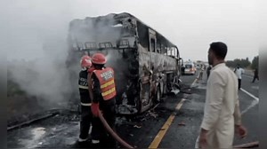 Pakistan: At least 16 dead, 11 injured as bus collides with truck, catches fire