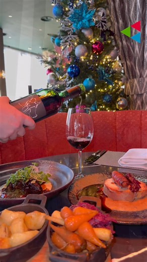 CHRISTMAS HAS ARRIVED AT THE MALMAISON 🤩 We’ve been getting into the Christmas spirit the best way we know how by trying festive menus across the city 🎄 This one stood out for all the right reasons: salmon gravlax, slow-braised beef cheek, free-range turkey with all the trimmings, and the dreamiest Christmas pudding and apple crumble trifle to finish. You MUST get the boozy hot chocolate! If you’re planning your December nights out, this menu is well worth a look and available now✨ Book your t