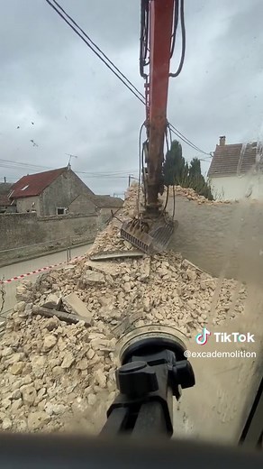Impressionnant travail de démolition chez les voisins 💪🏻😮‍💨