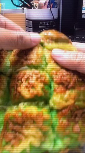 Makan roti kaya cheese or roti ninja turtle .Hahaha | Laili Ahmad