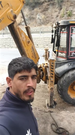 Lala Oprater on Instagram: "Aaj jo hai Humne bakat ka kam karaya tha to adopter change kiye the to Abhi Ham aapko dikhayenge ki Kis hisab Se Jo Hai Humne bakat Ko Banaya Hai #opretarlife #LikeFollowShare #followforfollowback #jcblovers #oprator #yaallah #Banihal #Raham #lifestyle #lalaoprater"