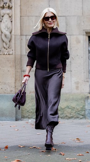 Styles with brown… . Ad 1. Blouson @victoriabeckham 2. Jacket @sly010_official 3. Coat @sly010_official 4. Sweater & skirt @petradieners 5. Jacket @sly010_official 6. Sweater @puretoi_petradieners 7. Leather coat @mariagrefe | Lieblingsstil