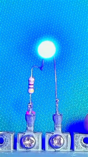 Resistor resistance for an LED lamp in basic electronics calculations.#resistor #resistance #led #fy