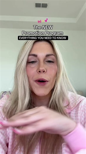 🚨 TikTok Shop’s Smart Promotion Program is NOT just a cute little feature… It’s the future of how products are getting pushed 🧠✨ If you’ve been wondering: ❓ Why are some listings blowing up overnight? ❓ Why are promo cards popping up mid-scroll? This 👏 is 👏 why 👏 Basically: TikTok & the seller co-fund promotions 💸 TikTok decides how/when/where it gets shown 📲 You’ll see it in promo cards, coupons, surprise placements & more You’re not running the ad… TikTok is running it for you. ➡️ Which