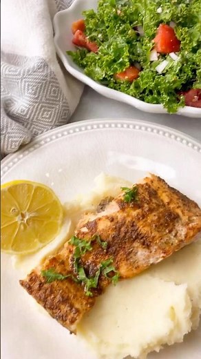 Juicy Oven Salmon with Simple Spices (So Easy!) #recipe #easyrecipe #salmon