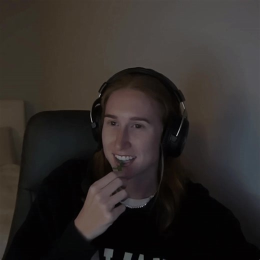 tried to convert the vids into gifs but i need them to collab again — ib: funnyinterestingqueen #fyp #katieb #izzyperez #gif #wlw