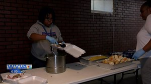 Calvary Hill Church puts meals on wheels for Thanksgiving