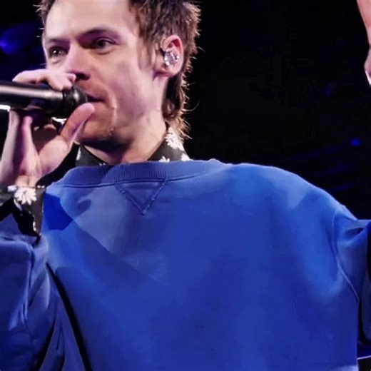 It doesn't go any faster.. This isn't a ride... Or is it??? #harrystyles #harrystylesvids #harrystylesedit #asitwas