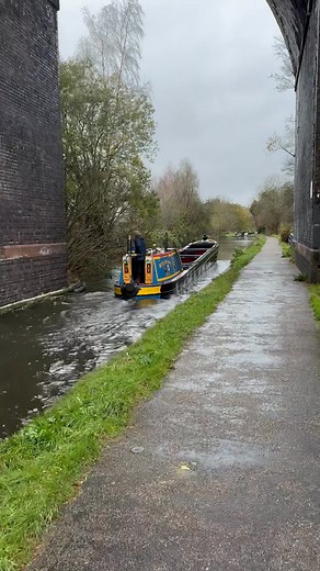 Atlas bopping down the Wolverhampton 21, ably helmed by Francis Herne. | Birmingham Canal Navigations Society