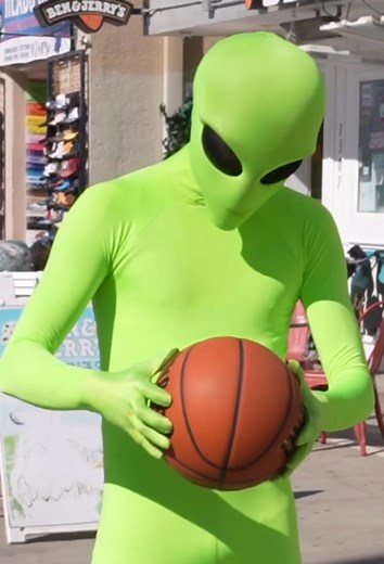 231K views · 3.5K reactions | Instantly downloads basketball + manipulates defense through Alien telekinesis✨ | Grayson 'Professor' Boucher | Facebook