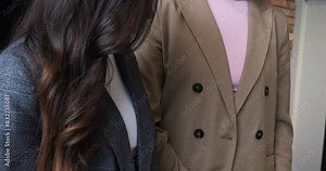 Interior design training session focuses on creative skills. Students engage in projects, learning design concepts and techniques. Course enhances practical and theoretical knowledge.