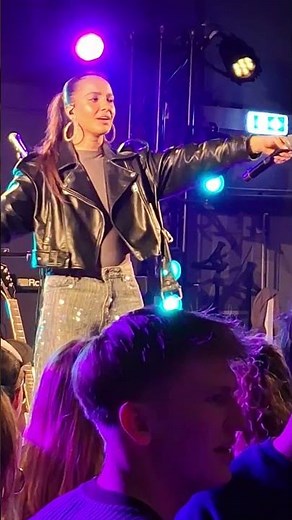#muziek Zangeres Jada Borsato zingt Dromen Zijn Bedrog. #shorts #nederlandstalig