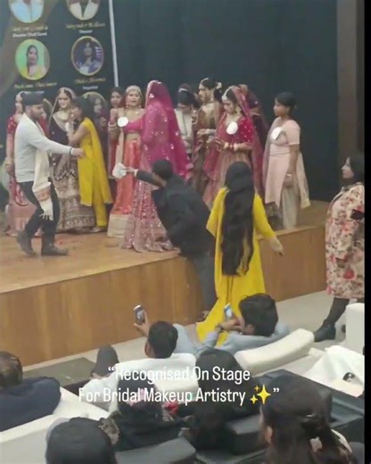 🏆 Awarded as Professional Makeup Artist | Deepika Makeover Khurja”