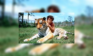 Murió Steve Hawkes, actor que interpretó a Tarzán