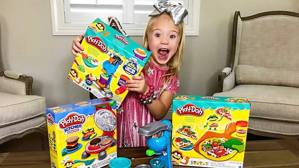 Play Doh Ice Cream vs. Pie: Which One Looked More Real?