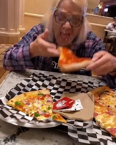 26K views · 59 reactions | There is no wrong way to eat a pizza! Funny Videos Want to be featured? Message us videos you filmed to be featured on the page! | Funny Videos | Facebook