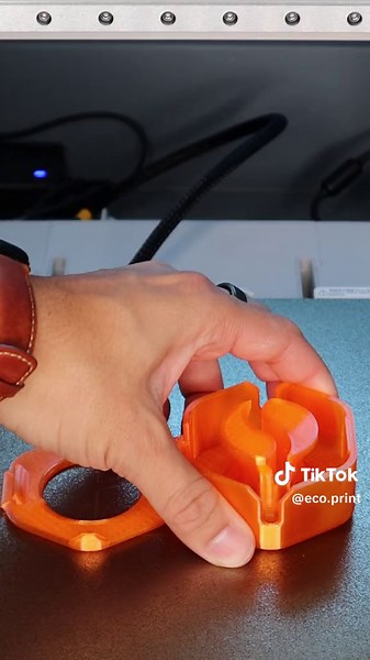 We just printed these awesome portable cable organizers—an easy print-in-place model from MakerWorld, perfect for keeping cables tidy on the go. Featuring the A1 Combo from @bambulab_officiall 🔗 Check the link in our bio for more details. Model: https://makerworld.com/en/models/13849#profileId-23520 Print settings: \t•\tNozzle Temp: 265°C \t•\tBed Temp: 70°C \t•\tVolumetric Speed: 4 \t•\tFlow Rate: 1.1 #3DPrinting #BambuLab #Recycle #EcoFriendly #Organization #MakerWorld #TechInnovation #Sustai