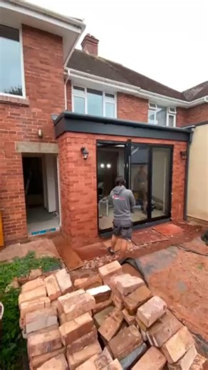 Watch this recent installation of a stunning set of Origin OB-36 Contemporary bi-fold doors, complete with integrated blinds. 😍 This installation was beautifully captured by some of our wonderful customers, who are documenting their renovation journey across social media. Thank you for sharing. We’ll be following along with great interest as your project comes to life! Instagram & TikTok: renoatthegotts Read more: https://www.aspect-windows.com/case-studies/origin-ob-36-contemporary-bi-folds-in
