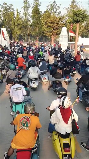 1.6K views · 58 reactions | Skuteran Merdeka X Parade Kemerdekaan #4 Solo  #skuteranmerdeka #SkuteranMerdeka2025 #paradekemerdekaan2025 #vespa | Vespa JAVA Indonesia | Facebook