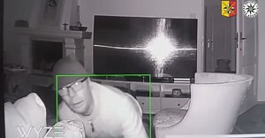 VIDEO: Vloupe se do domu a pozoruje spící majitele. Voyeur se přesunul středočeské Řitky