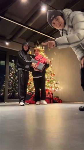 EXO Official on Instagram: "첫눈이 온다.ᐟ #SUHO #CHANYEOL #SEHUN @kimjuncotton @real__pcy @oohsehun #EXO #weareoneEXO"