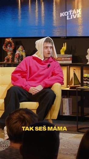 Kostyméři, učte se! 😄 Na co paruky a drahé kostýmy, když stačí utěrka na hlavu 🧻✨ #kotak