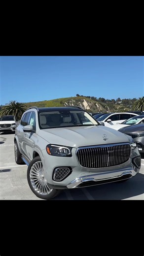 🚨 NOUVELLE ARRIVÉE – GLC 63 4MATIC 🔥 Le genre de SUV qui fait tourner toutes les têtes avant même qu’on entende son moteur. 😮‍💨 💥 Puissance. 💎 Luxe. ⚡ Performance. 🖤 Présence. Ce n’est pas une voiture pour tout le monde… c’est une voiture pour ceux qui veulent marquer leur époque. 📩 Disponible dès maintenant. Premier arrivé, premier servi. 💬 Si c’était toi, tu choisis quelle couleur ? 👇 #GLC63 #4MATIC #MercedesAMG #MercedesBenz #LuxuryCars