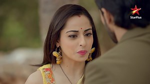 Piya ne bula liya Sarp ko baahar! Kya Piya pehle se use jaanti thi? Jaanne ke liye #dekhiye Nazar! #Nazar #Nazarshow #Monalisa #Ansh #Piya #starplusshow #Indiandrama #serialB #TRP #drama #indian #starplus #starplusshow #TRP #star #plus #trending #trendingnow #trendingnews #show #showtime #pyaar #love #lovelife #romance #family #videos | StarPlus