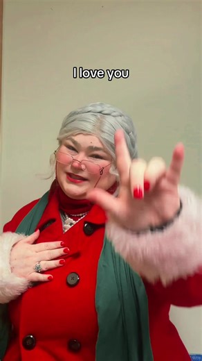 🤶🏻🤟🏻🎄#mrsclaus #asl #northpole