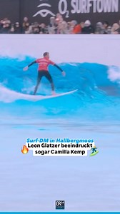 Leon Glatzer reißt im Halbfinale ab. 🤙🔥 Der neue Wahl-Münchner sticht mit dieser Performance im Open-Men-Halbfinale der Deutschen Meisterschaften im Surfen heraus und sichert sich den Finalplatz neben Lenni Jensen. Das Finale seht ihr gleich im Livestream in der ARD Mediathek bei BR24Sport. Link in Bio 👆🔗 #BR24Sport #LeonGlatzer #CamillaKemp #SurfDM #Wavepool | BR24Sport