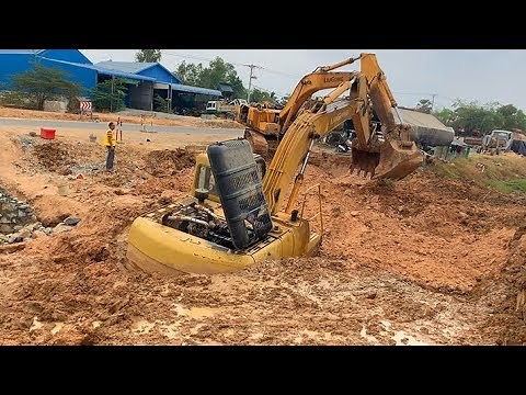 Amazing Rescue Excavator Of Stuck Deep In Mud