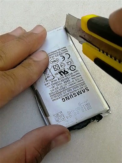 Opening inside a battery is very dangerous ⚠️ Here’s the safe, simple explanation: Batteries contain chemicals and stored energy If you open a battery, it can spark, catch fire, or explode Harmful gas or liquid can come out It can cause burns, injury, or damage to eyes and skin Important: ❌ Never cut, press, heat, or open a battery ❌ Especially mobile, power bank, or lithium batteries If a battery is swollen, hot, leaking, or damaged: Stop using it Keep it away from people Take it to a repair sh