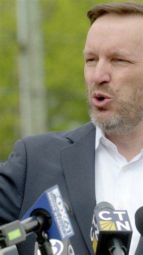 CT Sen. Murphy joins call for Trump's removal via the 25th Amendment after posts threatening Iran