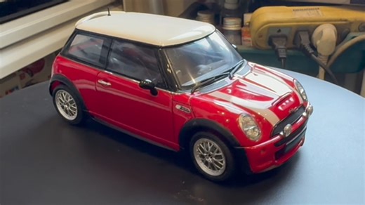 Mini Cooper S 《偷天换日》版。富士美1:24绝版板件手工制作。
