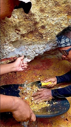 Simulating the process of separating gold in sand using trays #simulation #goldriver #riversand