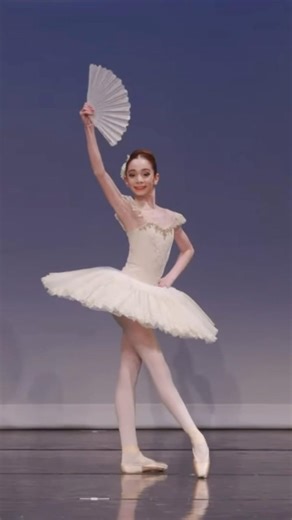 The breathtaking Miss Violet Marti as Kitri🪭