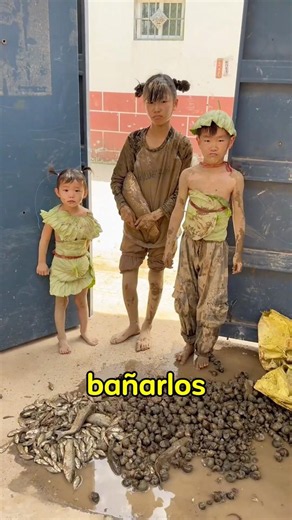 Los niños se divierten pescando y vuelven en un estado muy gracioso！