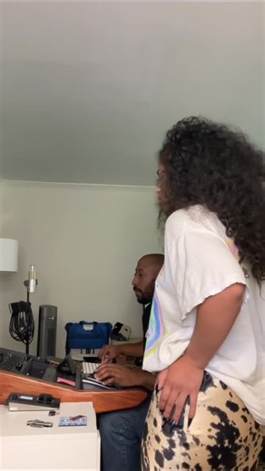 Day Sulan on Instagram: "Behind THE Musicccc ❕Day Lord knows of Bringing #Testimony to life 😂🤍🫀 🌬️This is “Open” 🙏🏽 Mixing by @g4000_indyplnt #mixing #music #art #independent #bts #reels"