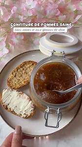 Une délicieuse confiture aux fruits , en version plus saine sans sucres ajoutés et aux graines de chia ! Ingrédients : 3/4 pommes ou 350g de fruits de votre choix. Le jus d’un demi citron 2 c. à soupe sucrant (miel, sirop yacon ou édulcorant) 3 cs de graines de chia . 45 ml d’eau Préparation : Lavez, épluchez et coupez les pommes en petits morceaux. Déposez les dans un saladier avec le jus d’un demi citron . Cuire dans une casserole à feu moyen, en rajoutant un peu d’eau . Pendant ce temps, réhy