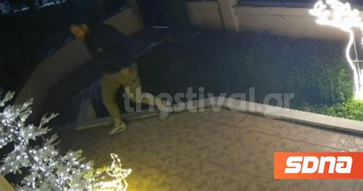 Ο κλέφτης των Χριστουγέννων υπάρχει και «χτυπά» στη Θεσσαλονίκη - Αρπάζει δέντρα, στολίδια, φωτάκια από αυλές (vid)