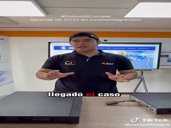¿Estás por hacer una instalación y no sabes si usar un DVR o un NVR? Te explico de forma clara cómo elegir el sistema ideal para tus cámaras de seguridad 📹 👉Conoce las diferencias reales entre ambos 👉Aprende cuál conviene según el tipo de instalación que estás haciendo 👉Evalúa resolución, compatibilidad y capacidad de almacenamiento 🔍Y entiende por qué Dahua Technology sigue siendo una de las marcas más confiables en videovigilancia 🎓Si quieres aprender a fondo y certificarte como instalad