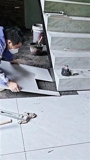 the skill of installing ceramic tiles under the stairs with small pieces