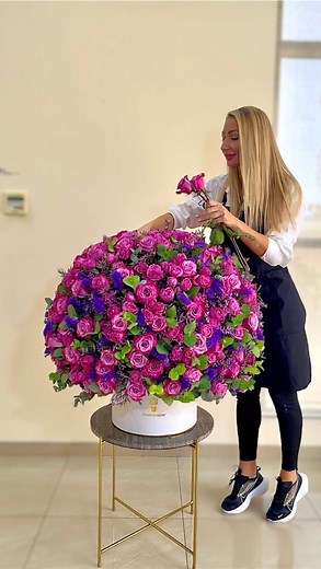 47 reactions | Beautiful Tribute to Emirati Women’s Day  In full bloom, just like the incredible women who inspire us every day. Happy Women’s Day! ✨ #fyp #capcut #EmiratiWomensDay #howto #womensday #dubailife #محل_ورد #دبي #زهور | theflowershop.ae | Facebook