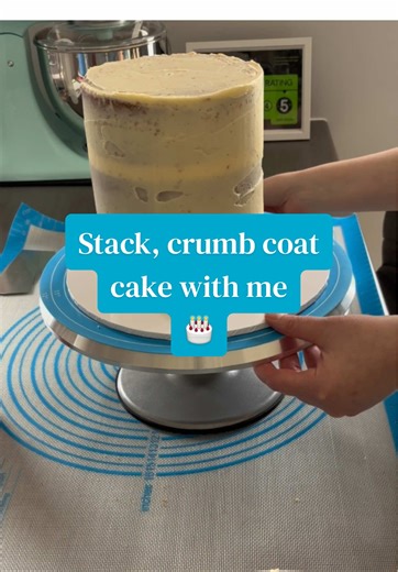 How to Crumb Coat & Fill a Cake Perfectly