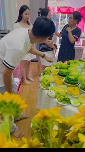 Đặt 𝑻𝒉𝒐̂𝒊 𝒏𝒐̂𝒊 Đ𝒂̂̀𝒚 𝑻𝒉𝒂́𝒏𝒈 cho con yêu ✔️ Miễn phí giao hàng tận nơi ✔️ Nhân viên tư vấn nhiệt tình 24/7 ☎️ Hotline (z.al.o): 0909.455.537 💯 Xôi chè mềm dẻo, độ ngọt vừa phải, nước cốt dừa đậm đà, gà cúng được chọn là gà ta loại ngon nhất, thịt dai ngọt, luộc vàng đều đẹp mắt. 𝐗𝐨̂𝐢 𝐂𝐡𝐞̀ 𝐁𝐚̀ 𝐍𝐠𝐨𝐚̣𝐢 đã chìu lòng hơn 90% khách hàng trong suốt hơn 10 năm qua ❤️ ✔️ Không cần cọc trước ✔️ Giao hàng đúng giờ theo yêu cầu của gia đình ✔️ Bày trí mâm cúng đẹp mắt ✔️ Hướng dẫn