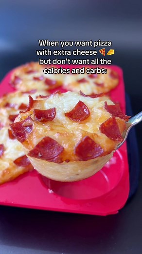 Try my Keto Pizza Muffins recipe!! 🍕🧁 16g protein each! Full recipe in the comments👇 #ketorecipes #lowcarbpizza #highprotein